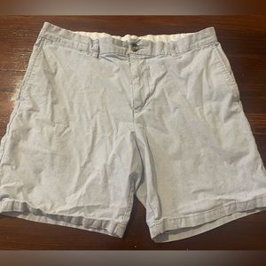 Old navy white and blue stripped men’s shorts